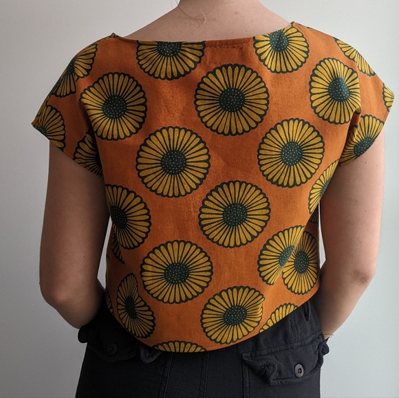 Sunflower Top - Cropped - Picture 3 of 5